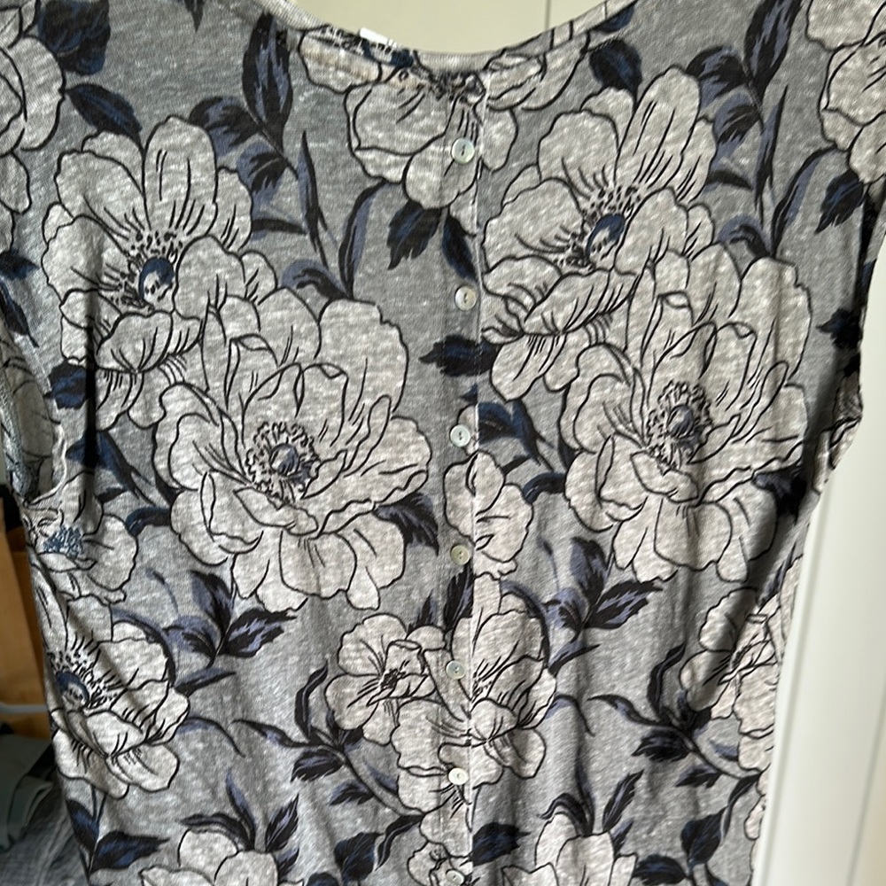 Floral Linen Gray Top